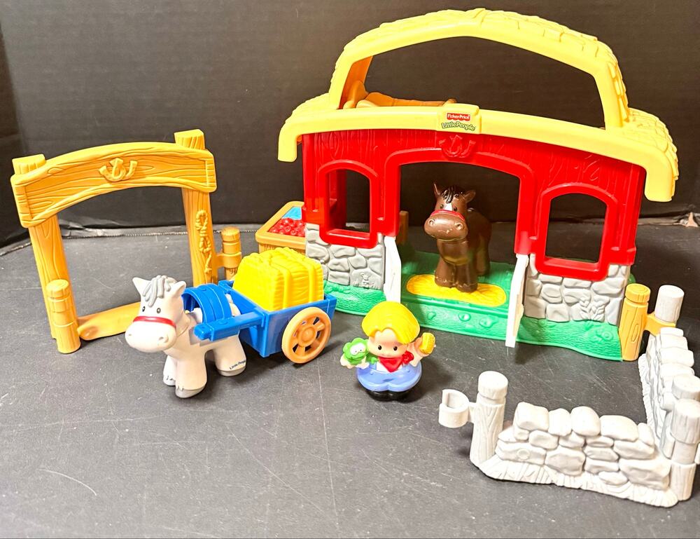 Fisher Price Little People 2003 Animal Stable Barn Farm Horses set 9 sounds